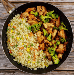 One-pan chicken broccoli rice dish with lean protein and veggies